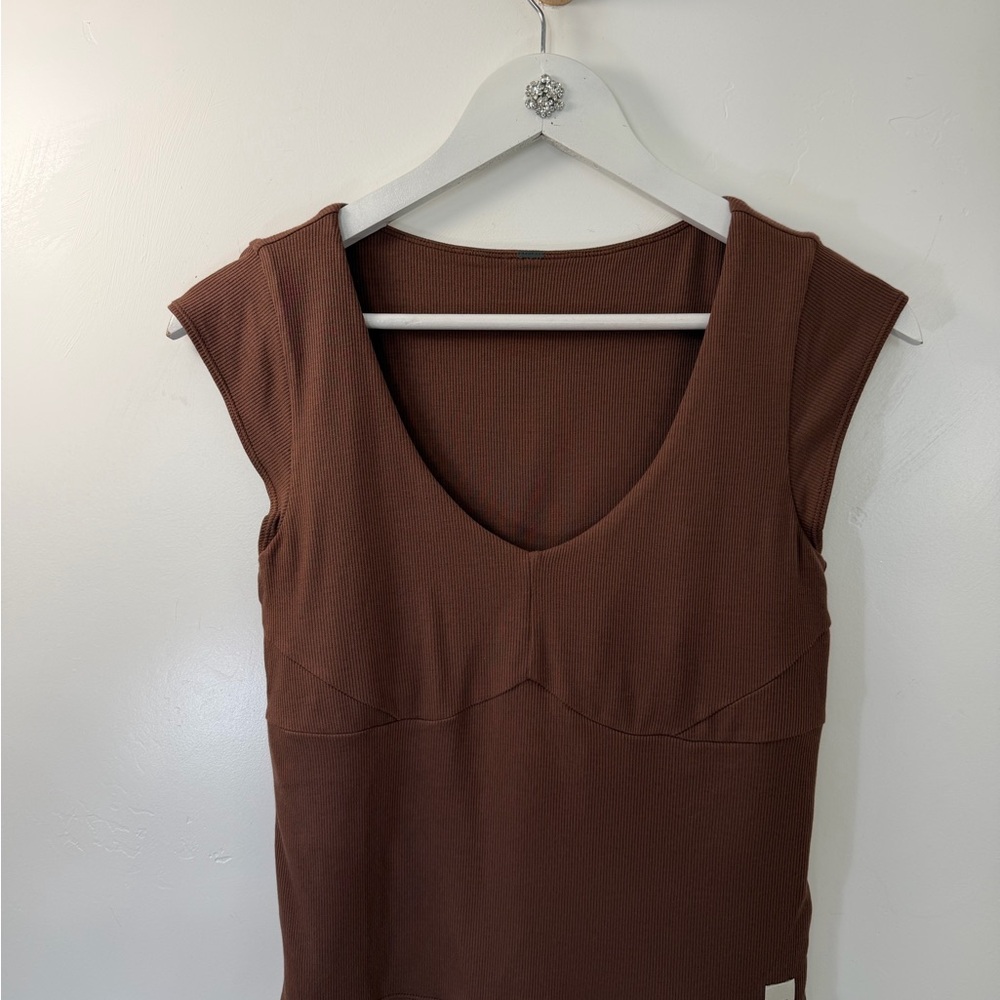 Vuori cove v-neck brown top